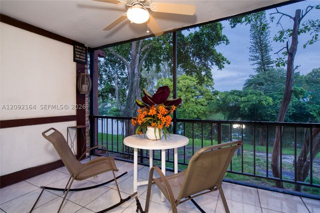 3670 Inverrary Dr 2R, Lauderhill, FL 33319