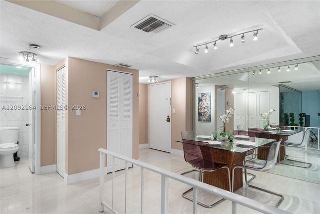 3670 Inverrary Dr 2R, Lauderhill, FL 33319