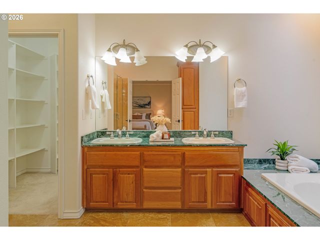 2636 PIMLICO Dr, West Linn, OR 97068