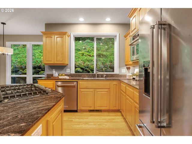 2636 PIMLICO Dr, West Linn, OR 97068