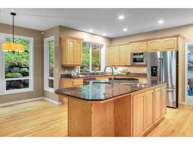 2636 PIMLICO Dr, West Linn, OR 97068