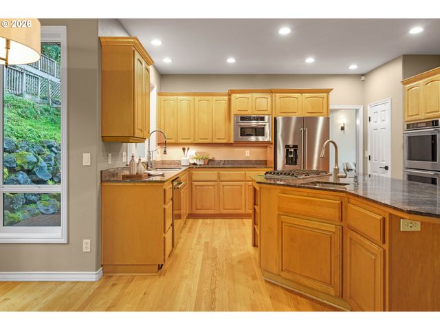 2636 PIMLICO Dr, West Linn, OR 97068