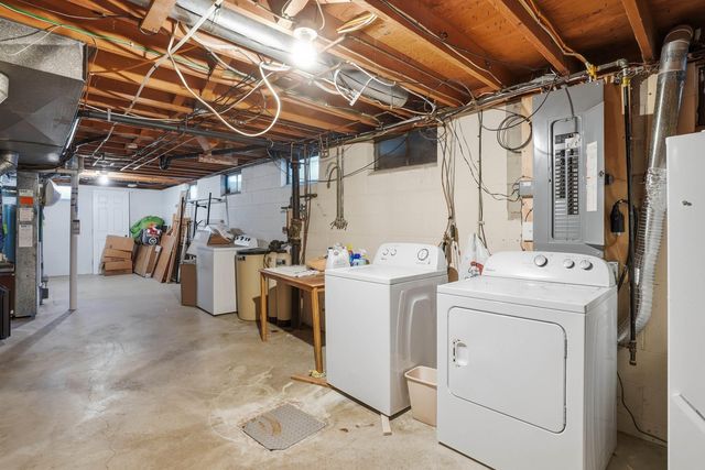 2216 Linnwood Drive, Cedar Falls, IA 50613