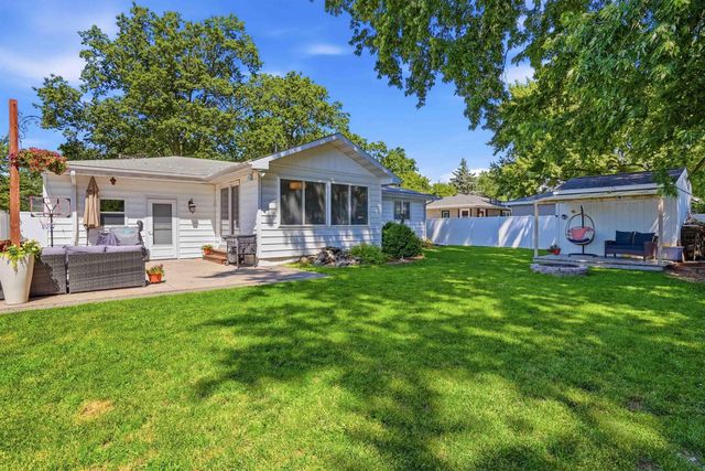 2216 Linnwood Drive, Cedar Falls, IA 50613