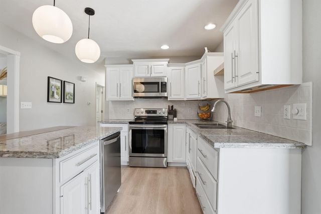 2216 Linnwood Drive, Cedar Falls, IA 50613