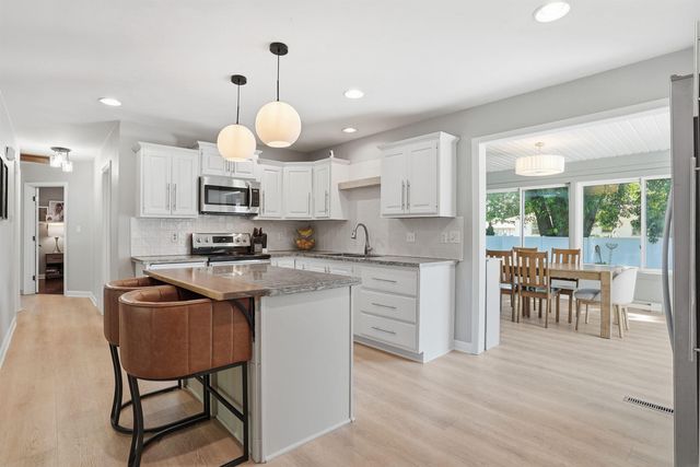 2216 Linnwood Drive, Cedar Falls, IA 50613