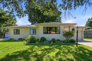 2216 Linnwood Drive, Cedar Falls, IA 50613