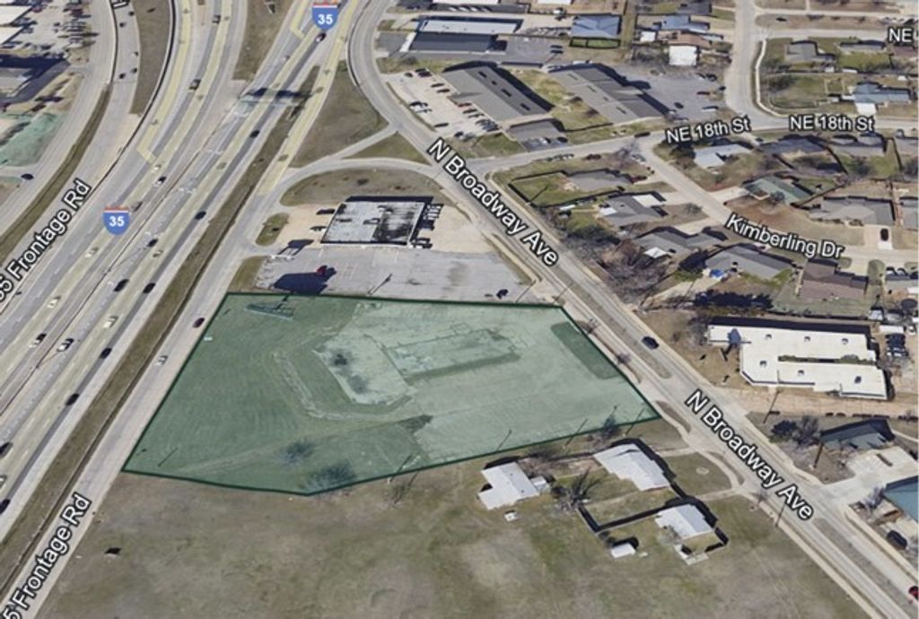 1711 N Broadway Avenue, Moore, OK 73160