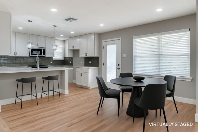 2542 Delmac Drive, Dallas, TX 75233