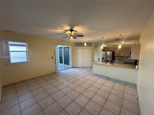6839 NW 69th Ct 6839, Tamarac, FL 33321