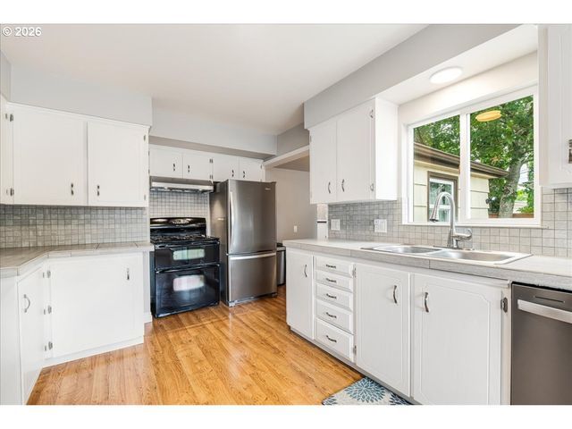 209 Se 90TH Ave, Portland, OR 97216