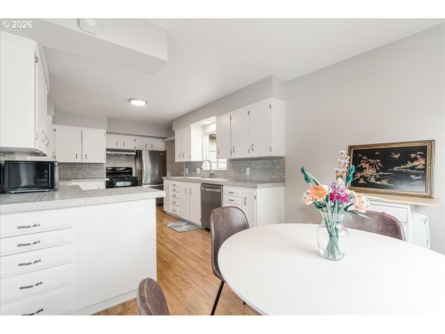 209 Se 90TH Ave, Portland, OR 97216