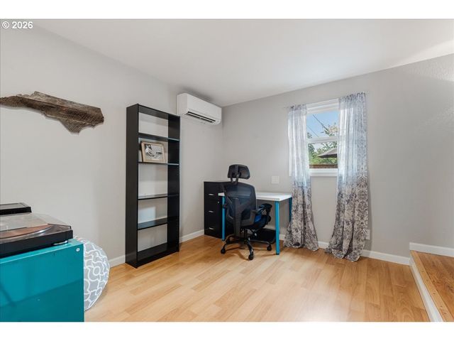 209 Se 90TH Ave, Portland, OR 97216