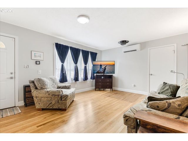 209 Se 90TH Ave, Portland, OR 97216