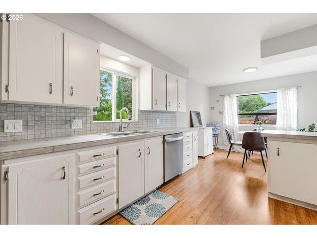 209 Se 90TH Ave, Portland, OR 97216