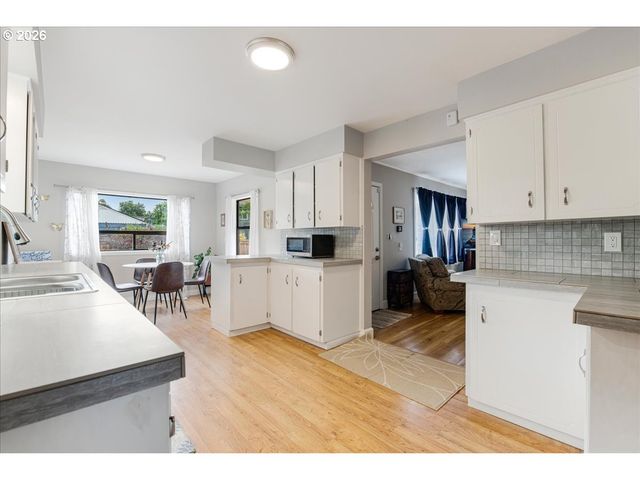 209 Se 90TH Ave, Portland, OR 97216