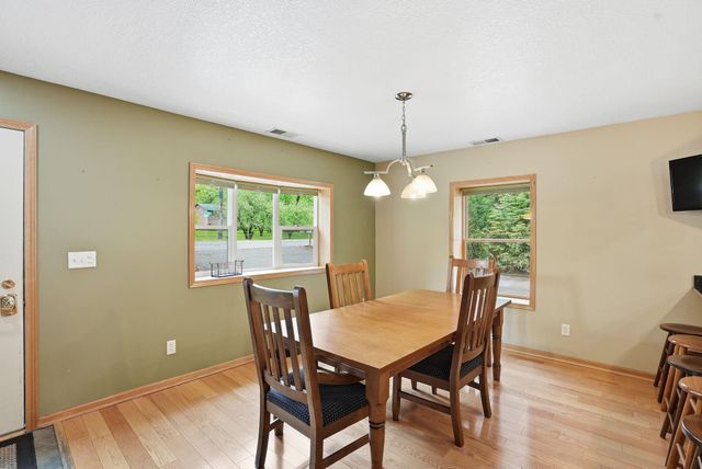 870 County Road F E, Vadnais Heights, MN 55127