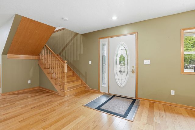 870 County Road F E, Vadnais Heights, MN 55127