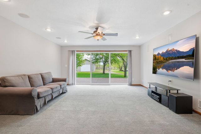 870 County Road F E, Vadnais Heights, MN 55127