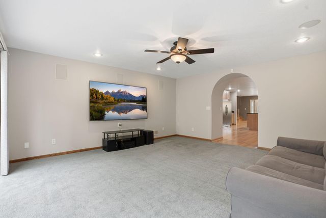 870 County Road F E, Vadnais Heights, MN 55127
