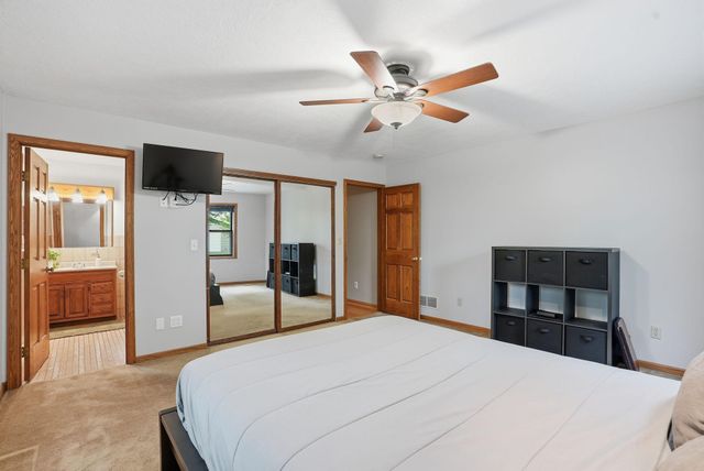 870 County Road F E, Vadnais Heights, MN 55127