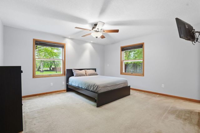 870 County Road F E, Vadnais Heights, MN 55127