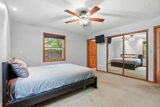 870 County Road F E, Vadnais Heights, MN 55127