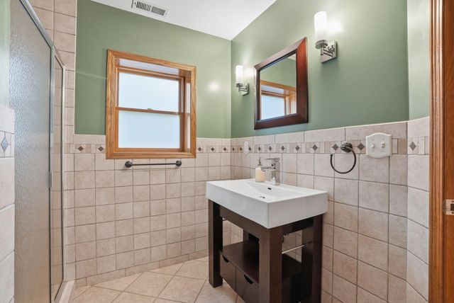 870 County Road F E, Vadnais Heights, MN 55127
