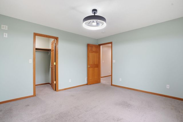 870 County Road F E, Vadnais Heights, MN 55127