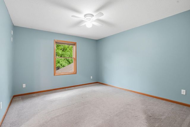 870 County Road F E, Vadnais Heights, MN 55127
