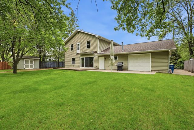 870 County Road F E, Vadnais Heights, MN 55127