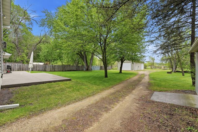 870 County Road F E, Vadnais Heights, MN 55127
