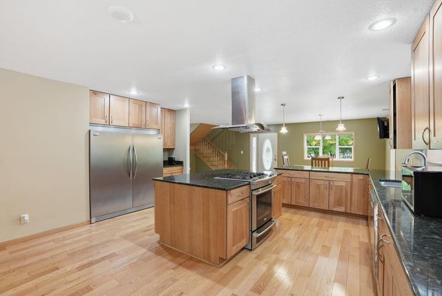 870 County Road F E, Vadnais Heights, MN 55127