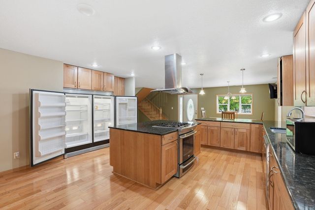 870 County Road F E, Vadnais Heights, MN 55127