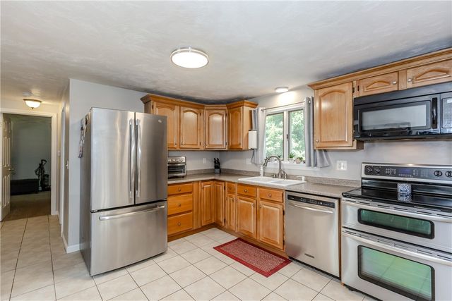 3 Sutton Street, Smithfield, RI 02828