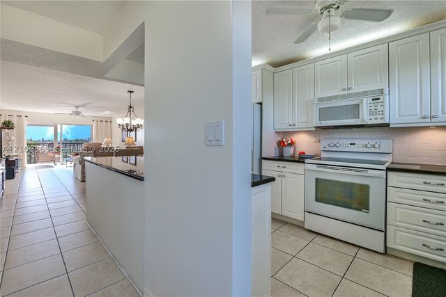 5860 NW 44th St 711, Lauderhill, FL 33319