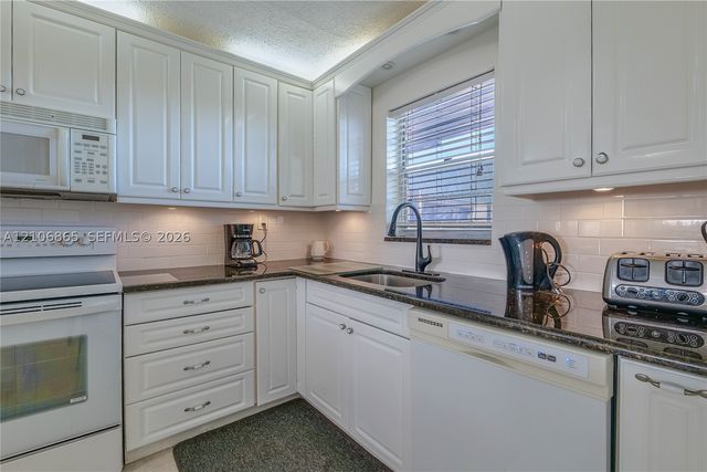 5860 NW 44th St 711, Lauderhill, FL 33319