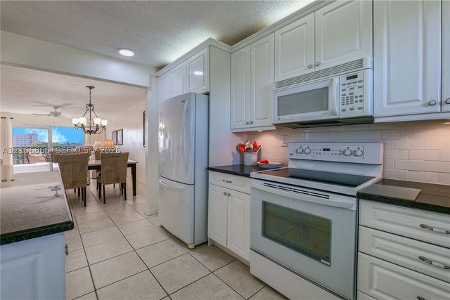 5860 NW 44th St 711, Lauderhill, FL 33319