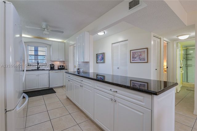 5860 NW 44th St 711, Lauderhill, FL 33319
