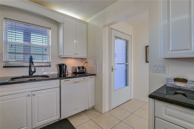 5860 NW 44th St 711, Lauderhill, FL 33319
