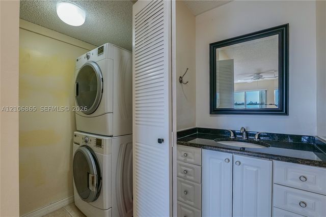 5860 NW 44th St 711, Lauderhill, FL 33319