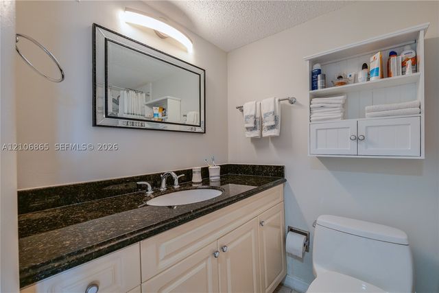 5860 NW 44th St 711, Lauderhill, FL 33319