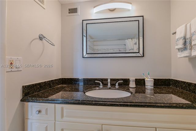 5860 NW 44th St 711, Lauderhill, FL 33319