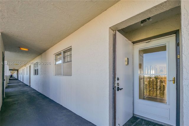 5860 NW 44th St 711, Lauderhill, FL 33319