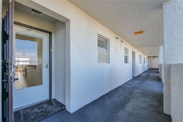 5860 NW 44th St 711, Lauderhill, FL 33319