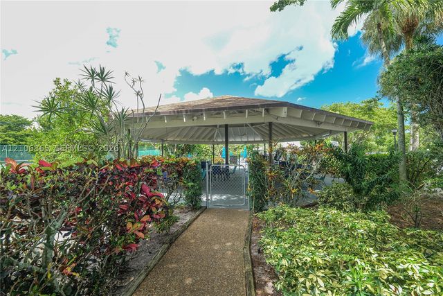 5860 NW 44th St 711, Lauderhill, FL 33319