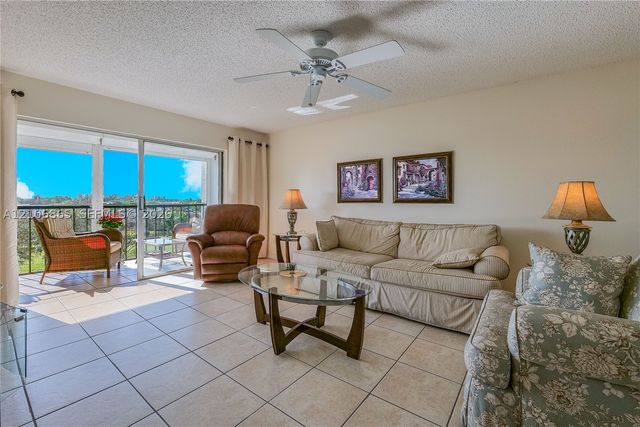 5860 NW 44th St 711, Lauderhill, FL 33319