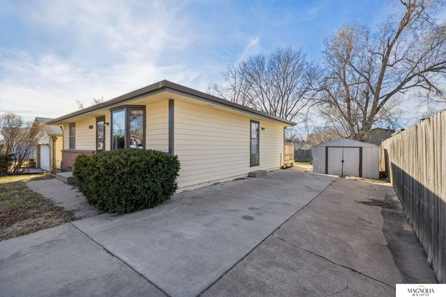 437 NW 16 Street, Lincoln, NE 68528