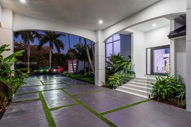 6290 SW 130th Terrace, Pinecrest, FL 33156