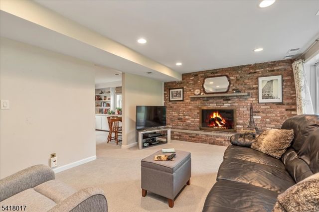 77 Windsor Way, Berkeley Heights Twp., NJ 07922